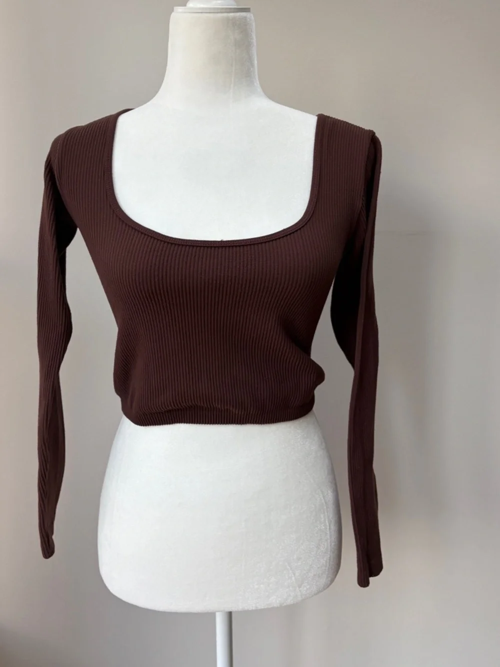 Zara Ribbed Scoop-Neck Long Sleeve Crop Top - Brown